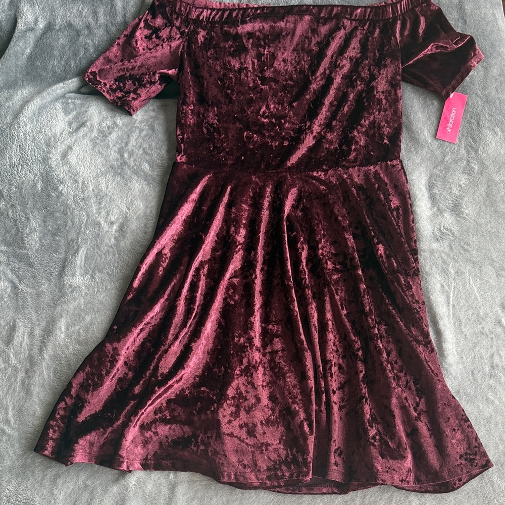 Juniors Velvet Off-Shoulder Dress in Deep Burgundy